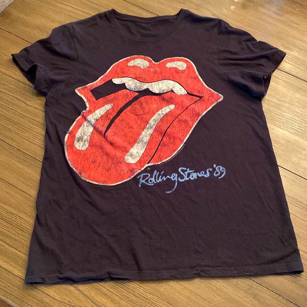 The buckle bought Rolling Stones graphic t-shirt